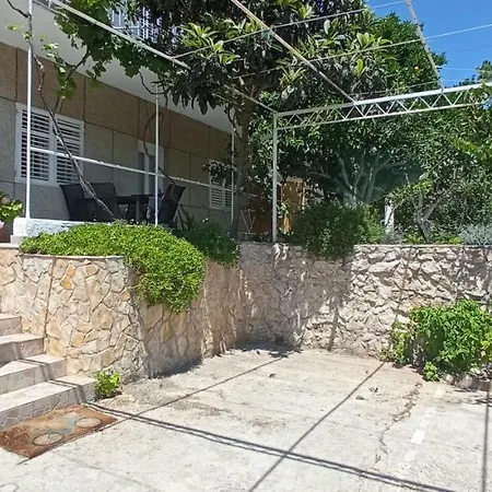 Nede, Poljica Apartmán